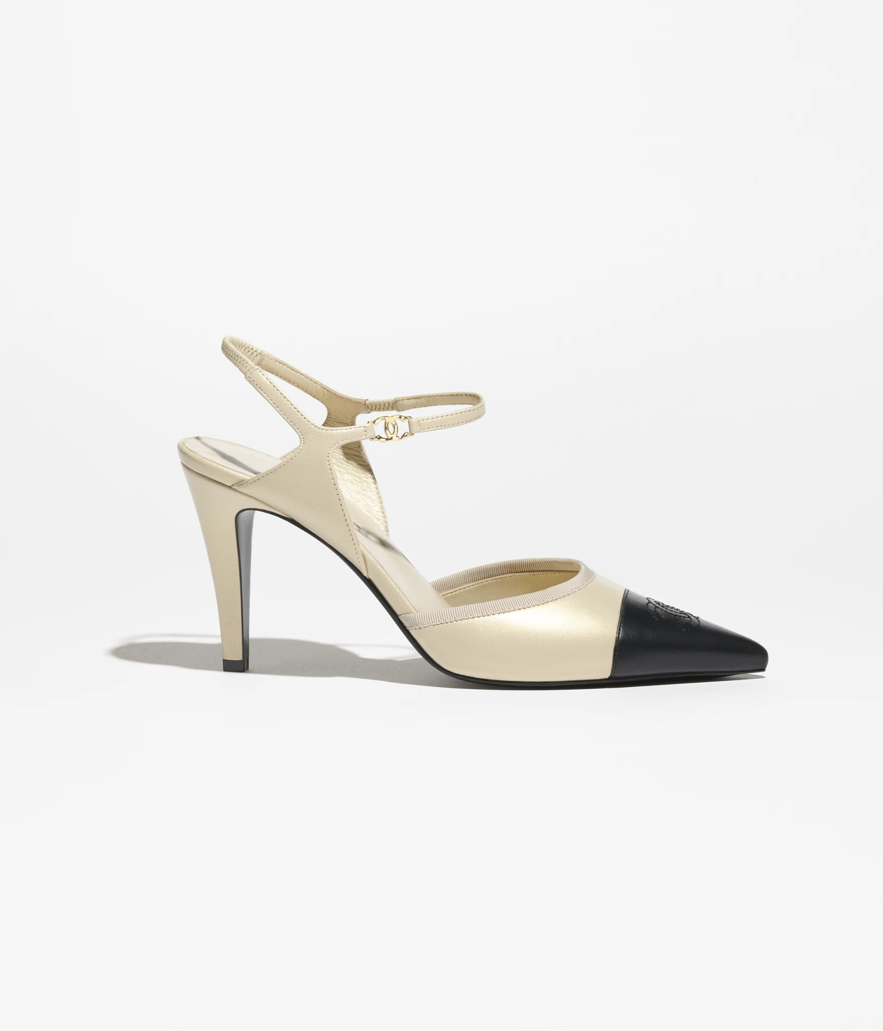 Rear lace up shoes