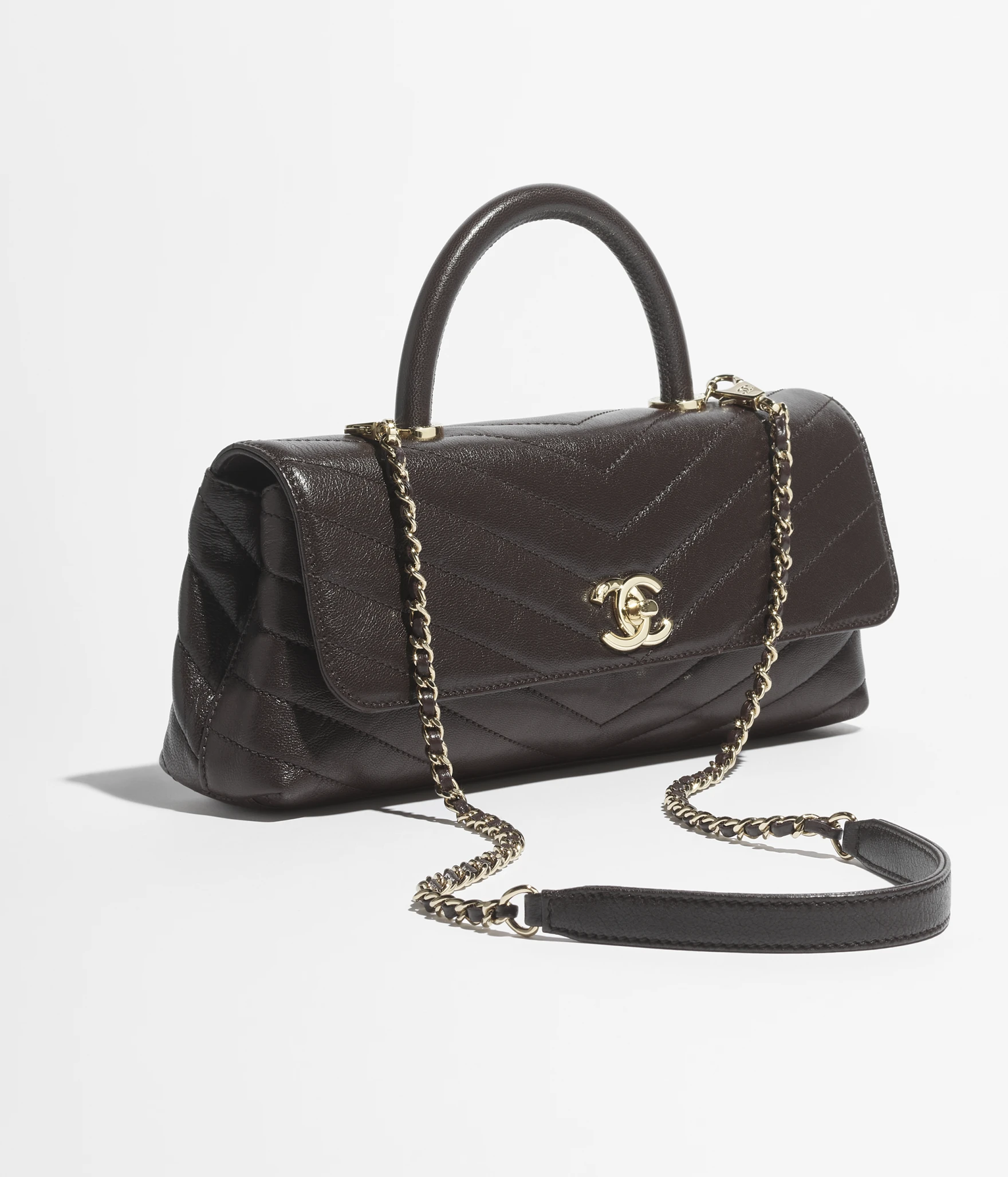 Maxi cap bag with handle