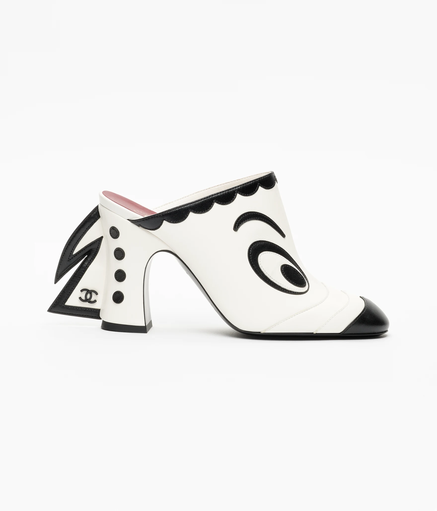 Rear lace up shoes